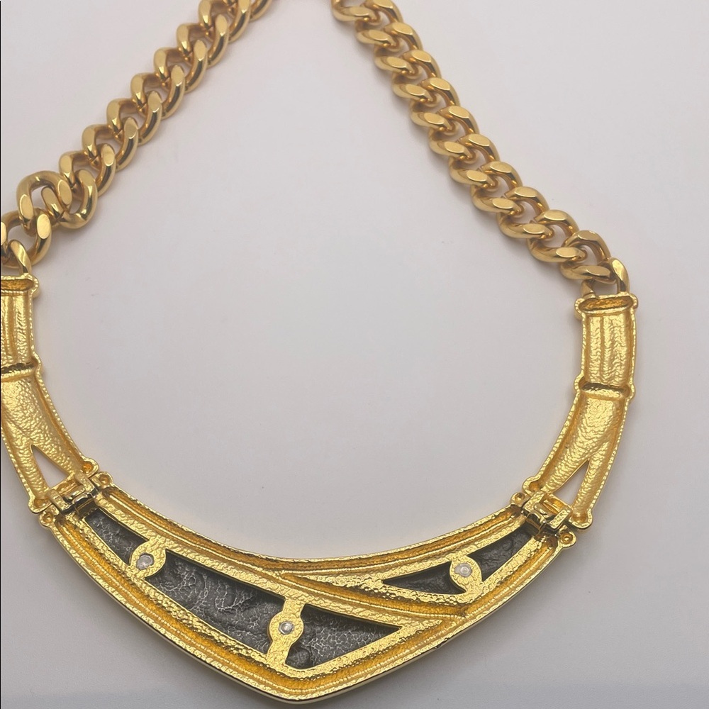 Elegant Gold and Silver Necklace with Elefants - Picture 3 of 6